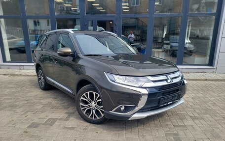 Mitsubishi Outlander III рестайлинг 3, 2016 год, 1 800 000 рублей, 2 фотография