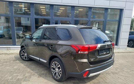 Mitsubishi Outlander III рестайлинг 3, 2016 год, 1 800 000 рублей, 4 фотография