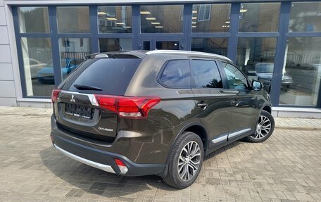 Mitsubishi Outlander III рестайлинг 3, 2016 год, 1 800 000 рублей, 3 фотография