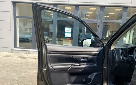 Mitsubishi Outlander III рестайлинг 3, 2016 год, 1 800 000 рублей, 6 фотография