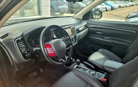 Mitsubishi Outlander III рестайлинг 3, 2016 год, 1 800 000 рублей, 7 фотография