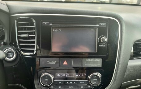 Mitsubishi Outlander III рестайлинг 3, 2016 год, 1 800 000 рублей, 13 фотография