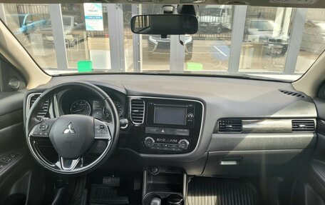Mitsubishi Outlander III рестайлинг 3, 2016 год, 1 800 000 рублей, 25 фотография