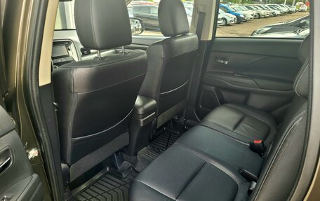 Mitsubishi Outlander III рестайлинг 3, 2016 год, 1 800 000 рублей, 20 фотография