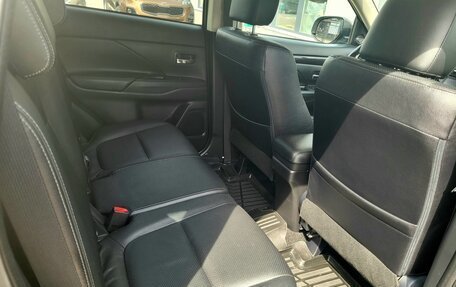 Mitsubishi Outlander III рестайлинг 3, 2016 год, 1 800 000 рублей, 24 фотография