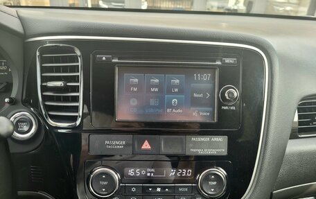 Mitsubishi Outlander III рестайлинг 3, 2016 год, 1 800 000 рублей, 14 фотография
