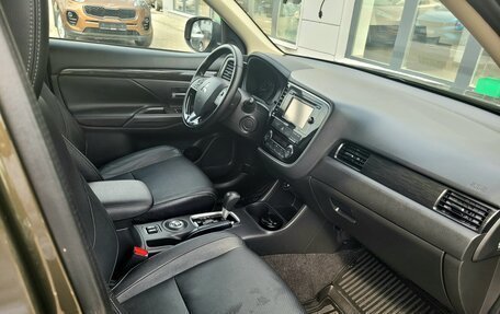 Mitsubishi Outlander III рестайлинг 3, 2016 год, 1 800 000 рублей, 27 фотография