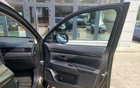Mitsubishi Outlander III рестайлинг 3, 2016 год, 1 800 000 рублей, 26 фотография