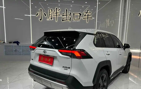 Toyota RAV4, 2022 год, 2 215 000 рублей, 4 фотография