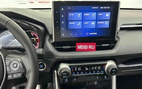Toyota RAV4, 2022 год, 2 215 000 рублей, 12 фотография