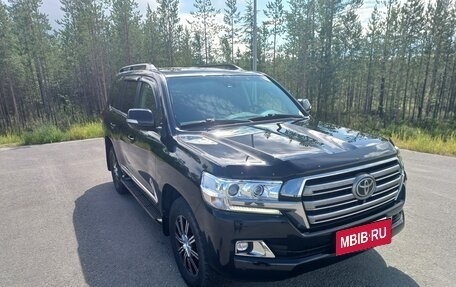 Toyota Land Cruiser 200, 2016 год, 5 990 000 рублей, 2 фотография