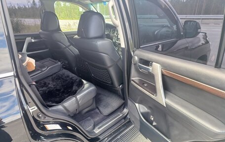 Toyota Land Cruiser 200, 2016 год, 5 990 000 рублей, 13 фотография