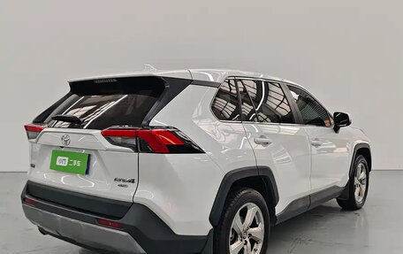 Toyota RAV4, 2022 год, 2 295 000 рублей, 4 фотография