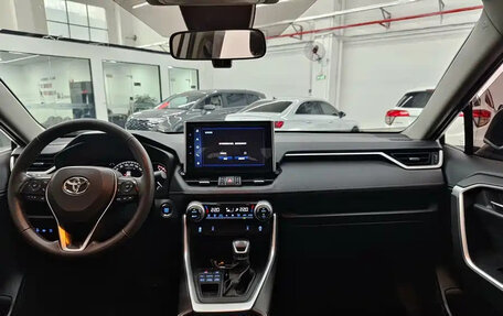 Toyota RAV4, 2022 год, 2 295 000 рублей, 12 фотография