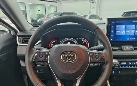 Toyota RAV4, 2022 год, 2 295 000 рублей, 13 фотография