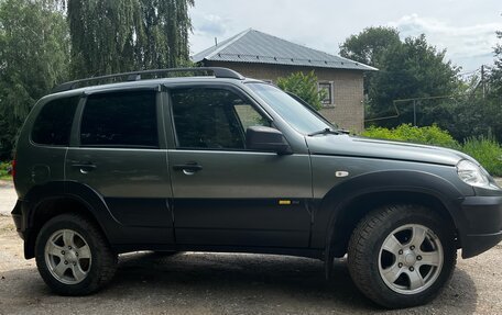 Chevrolet Niva I рестайлинг, 2017 год, 725 000 рублей, 2 фотография