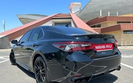 Toyota Camry, 2021 год, 3 200 000 рублей, 2 фотография