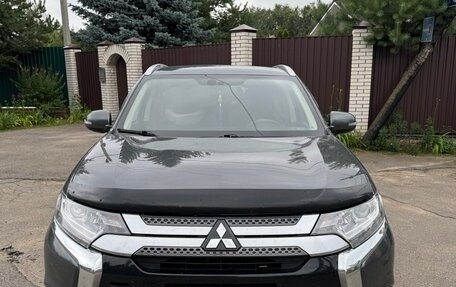 Mitsubishi Outlander III рестайлинг 3, 2020 год, 2 990 000 рублей, 1 фотография
