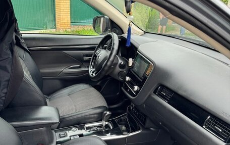 Mitsubishi Outlander III рестайлинг 3, 2020 год, 2 990 000 рублей, 11 фотография