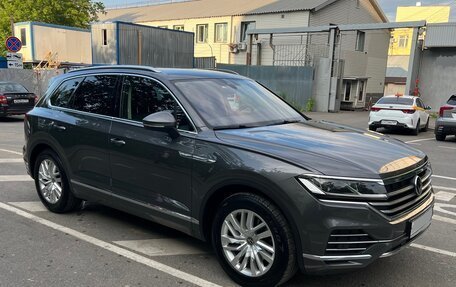 Volkswagen Touareg III, 2021 год, 5 980 000 рублей, 6 фотография