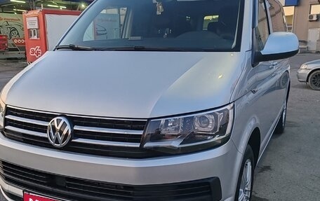 Volkswagen Caravelle T6 рестайлинг, 2018 год, 3 350 000 рублей, 2 фотография