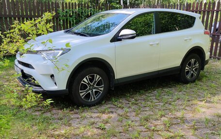 Toyota RAV4, 2017 год, 1 890 000 рублей, 3 фотография