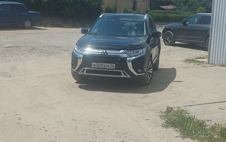Mitsubishi Outlander III рестайлинг 3, 2019 год, 2 500 000 рублей, 5 фотография