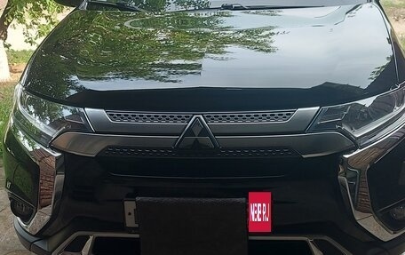 Mitsubishi Outlander III рестайлинг 3, 2019 год, 2 500 000 рублей, 6 фотография
