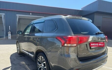 Mitsubishi Outlander III рестайлинг 3, 2015 год, 2 000 020 рублей, 2 фотография