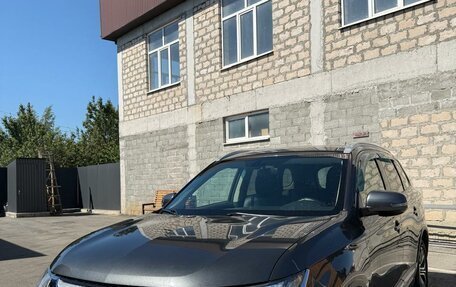 Mitsubishi Outlander III рестайлинг 3, 2015 год, 2 000 020 рублей, 14 фотография
