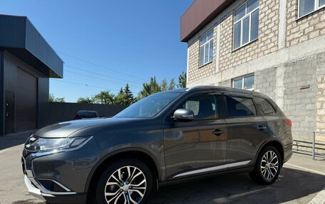 Mitsubishi Outlander III рестайлинг 3, 2015 год, 2 000 020 рублей, 10 фотография