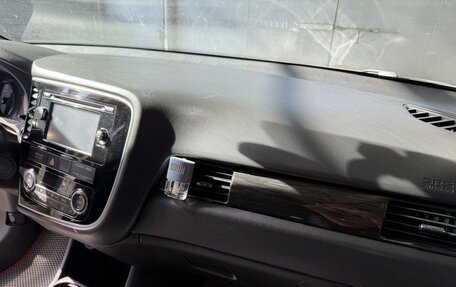 Mitsubishi Outlander III рестайлинг 3, 2015 год, 2 000 020 рублей, 21 фотография