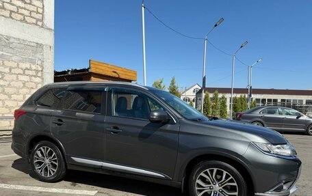 Mitsubishi Outlander III рестайлинг 3, 2015 год, 2 000 020 рублей, 26 фотография