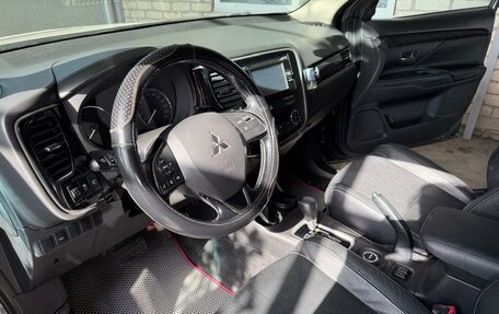 Mitsubishi Outlander III рестайлинг 3, 2015 год, 2 000 020 рублей, 28 фотография