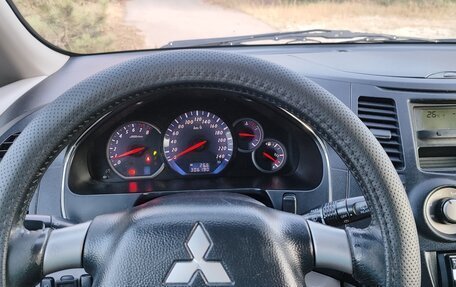 Mitsubishi Grandis, 2005 год, 850 000 рублей, 8 фотография