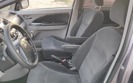 Mitsubishi Grandis, 2005 год, 850 000 рублей, 9 фотография