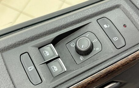 Volkswagen Multivan T6 рестайлинг, 2020 год, 6 650 000 рублей, 16 фотография