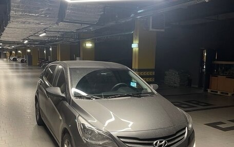 Hyundai Solaris II рестайлинг, 2015 год, 1 100 000 рублей, 3 фотография