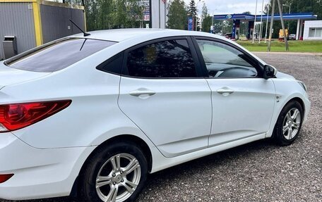 Hyundai Solaris II рестайлинг, 2011 год, 675 000 рублей, 4 фотография