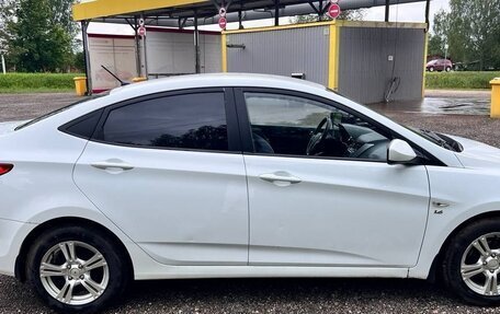 Hyundai Solaris II рестайлинг, 2011 год, 675 000 рублей, 3 фотография