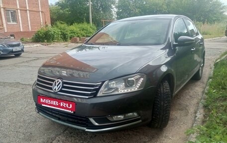 Volkswagen Passat B7, 2011 год, 909 000 рублей, 2 фотография