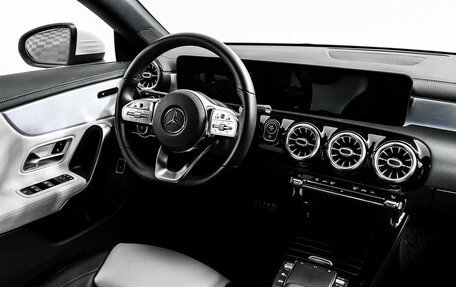 Mercedes-Benz CLA, 2020 год, 3 749 000 рублей, 9 фотография