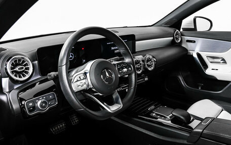 Mercedes-Benz CLA, 2020 год, 3 749 000 рублей, 13 фотография