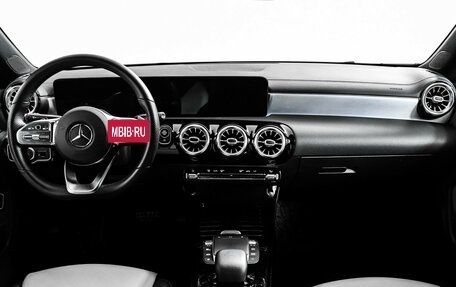 Mercedes-Benz CLA, 2020 год, 3 749 000 рублей, 11 фотография