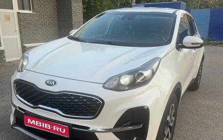 KIA Sportage IV рестайлинг, 2020 год, 2 750 000 рублей, 1 фотография