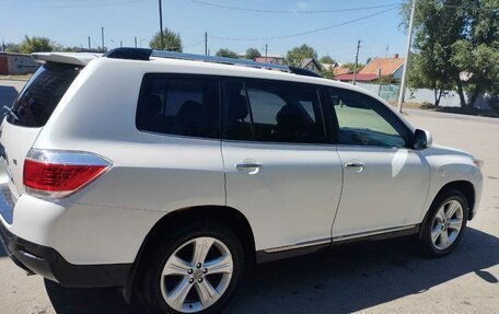 Toyota Highlander III, 2011 год, 1 980 000 рублей, 2 фотография