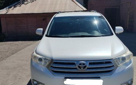 Toyota Highlander III, 2011 год, 1 980 000 рублей, 8 фотография