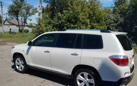Toyota Highlander III, 2011 год, 1 980 000 рублей, 4 фотография