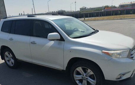 Toyota Highlander III, 2011 год, 1 980 000 рублей, 9 фотография