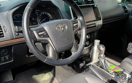 Toyota Land Cruiser Prado 150 рестайлинг 2, 2017 год, 5 600 000 рублей, 2 фотография